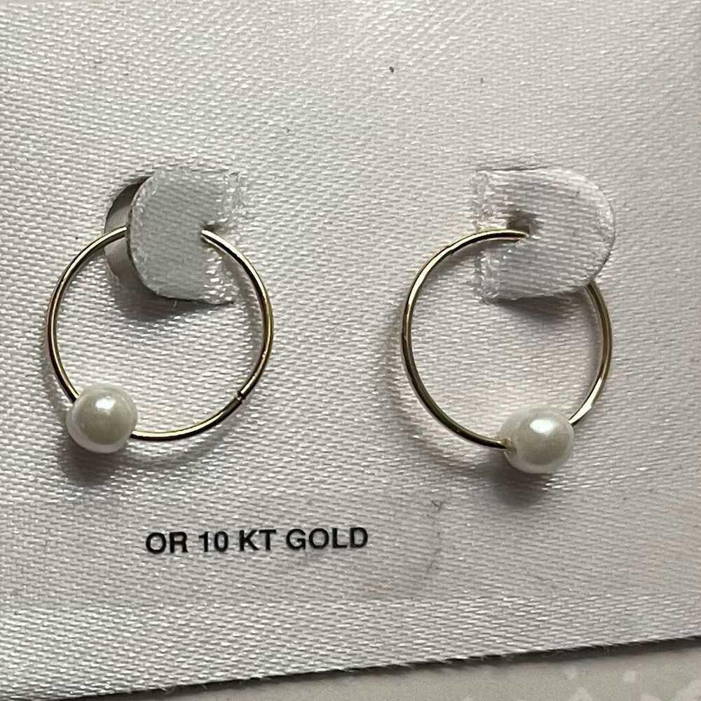 Genuine 10 KT Gold Pearl Hoop Earrings with pearls